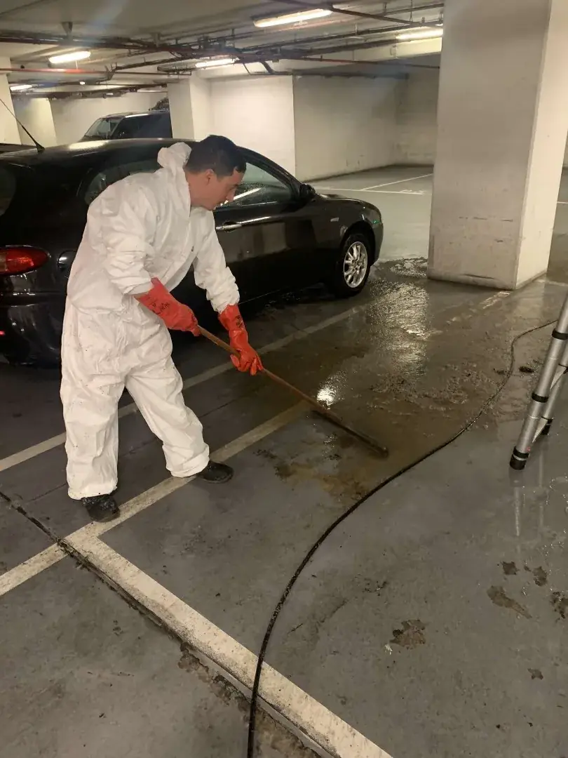 Débouchage regard extérieur et collecteur (maison/copropriété)